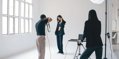 Fotografia typu „duch”– jak wykonać profesjonalne zdjęcia odzieży?