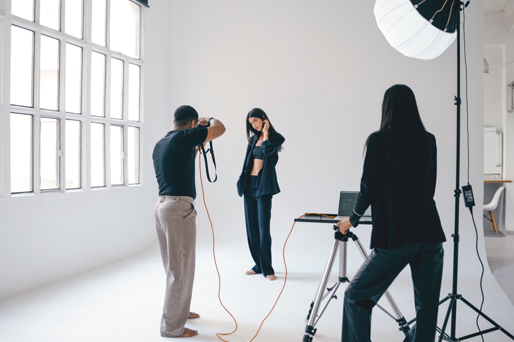 Fotografia typu "duch"– jak wykonać profesjonalne zdjęcia odzieży?